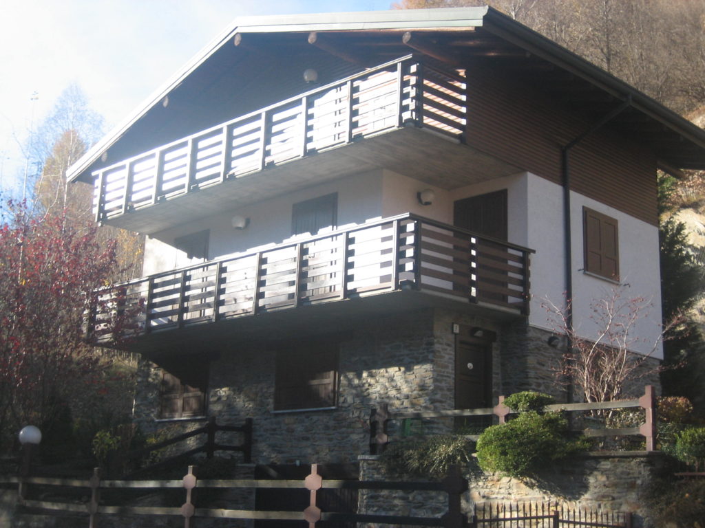 Villa Acero Rosso