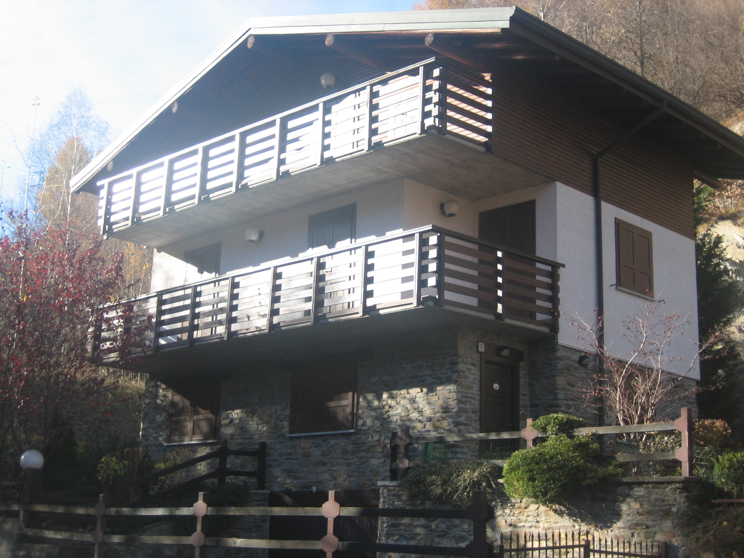 Villa Acero Rosso