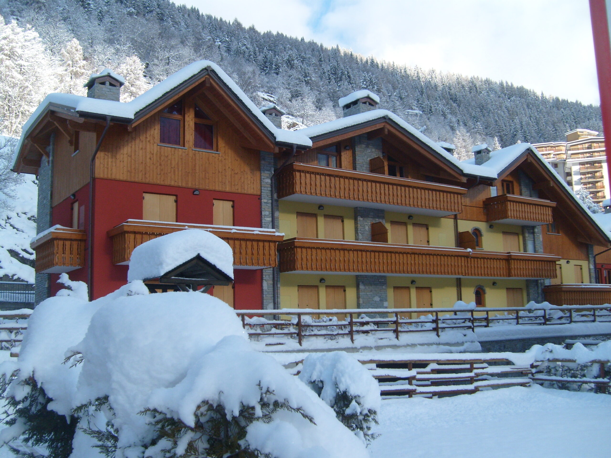 Residence Green River, Via Nazionale, 28 unità immobiliari, ultimate nel 2005