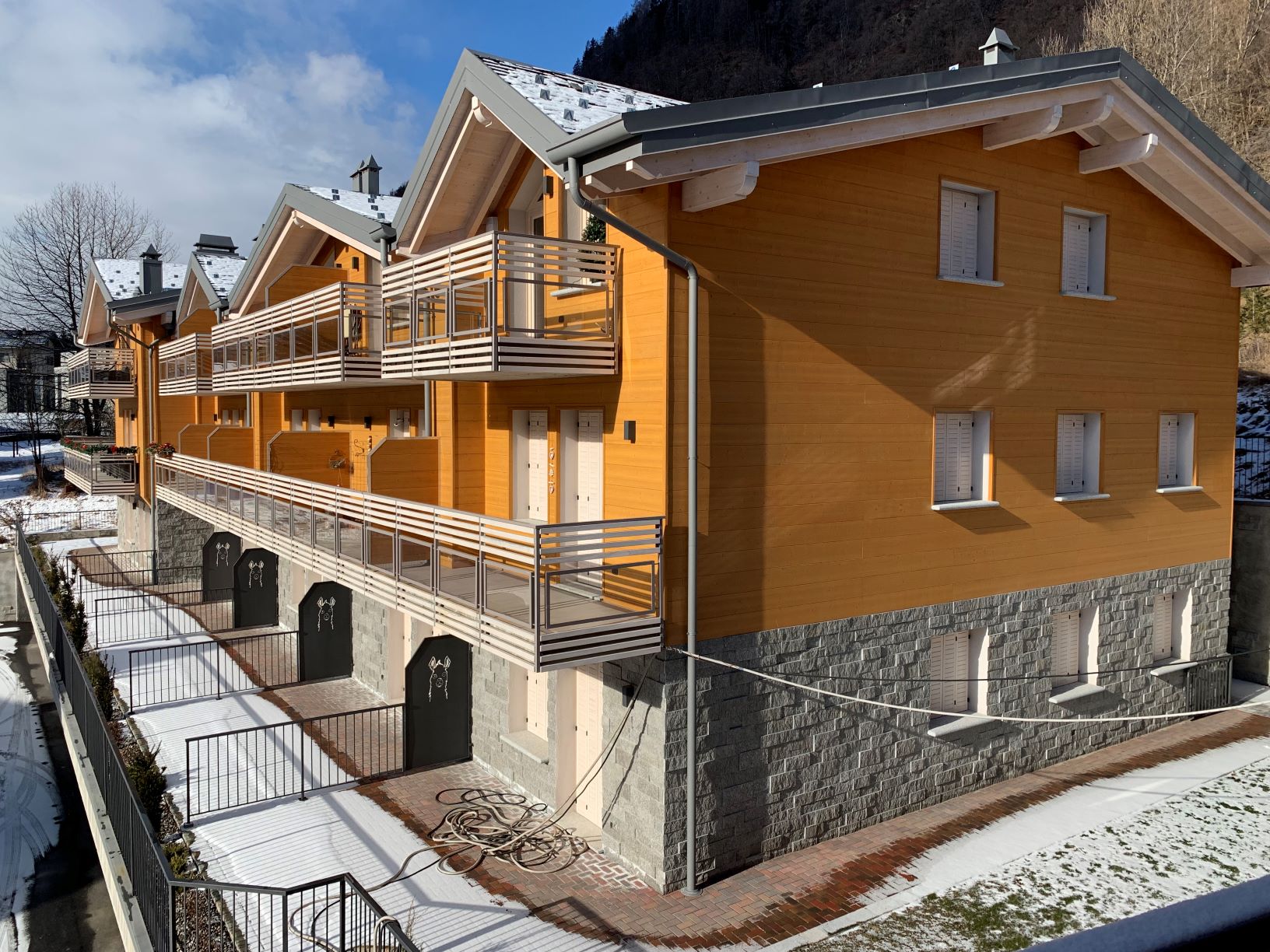 Res “Alpaca”,centro Aprica, splendido bilocale con lastrico solare a sud, arredato, camino, box, posizione e costruzione TOP! euro 192.000,00