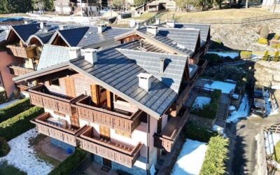 “Relais Des Alpes 2″ampio bilocale mq 60 in mansarda tutto  travi a vista , arredato, camino, 2 balconi con vista fantastica, box, Euro 183.000,00