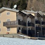 Villaggio “Costa del Sole”, a 2 km dal centro di Aprica, a 800mt dagli impianti del Baradello ,Bilocale mq 60  con ampio Box .Classe A1. bonus 110,0, Euro 125.000,00!!